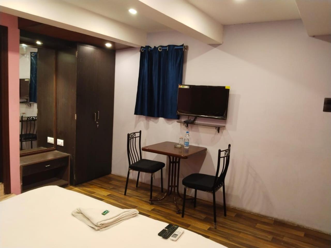 Hotel Ucs Calcutta Extérieur photo