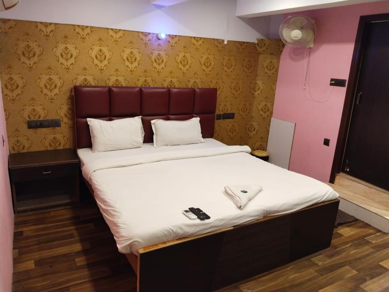 Hotel Ucs Calcutta Extérieur photo