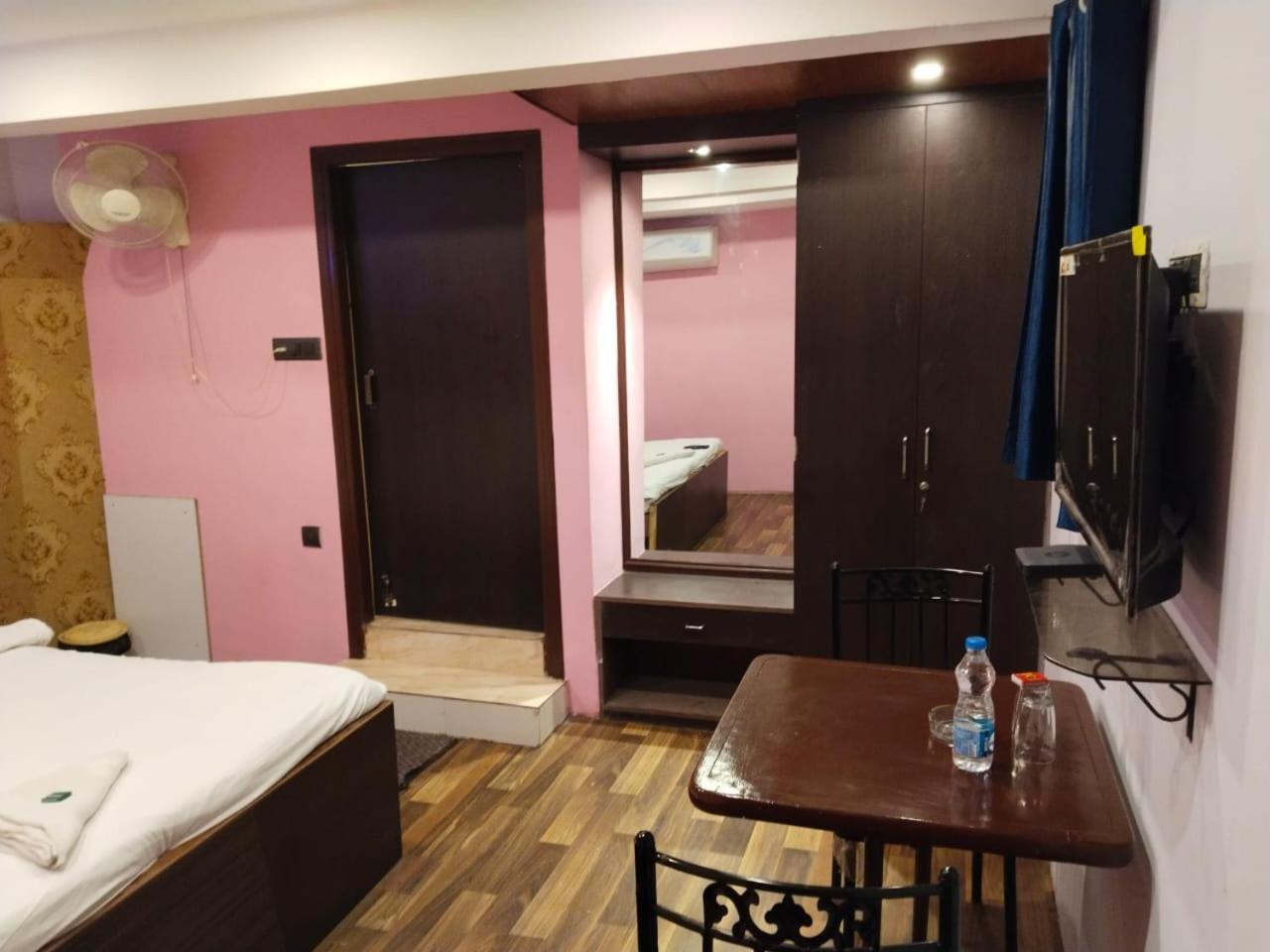 Hotel Ucs Calcutta Extérieur photo