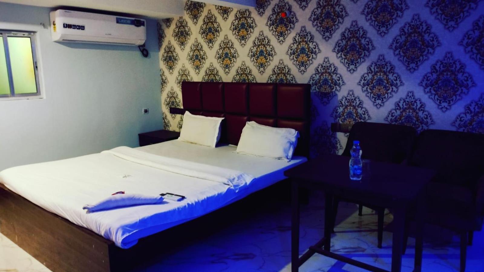 Hotel Ucs Calcutta Extérieur photo