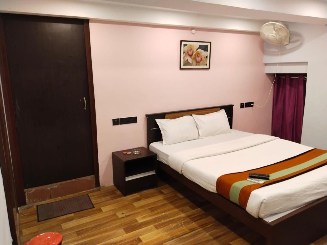 Hotel Ucs Calcutta Extérieur photo